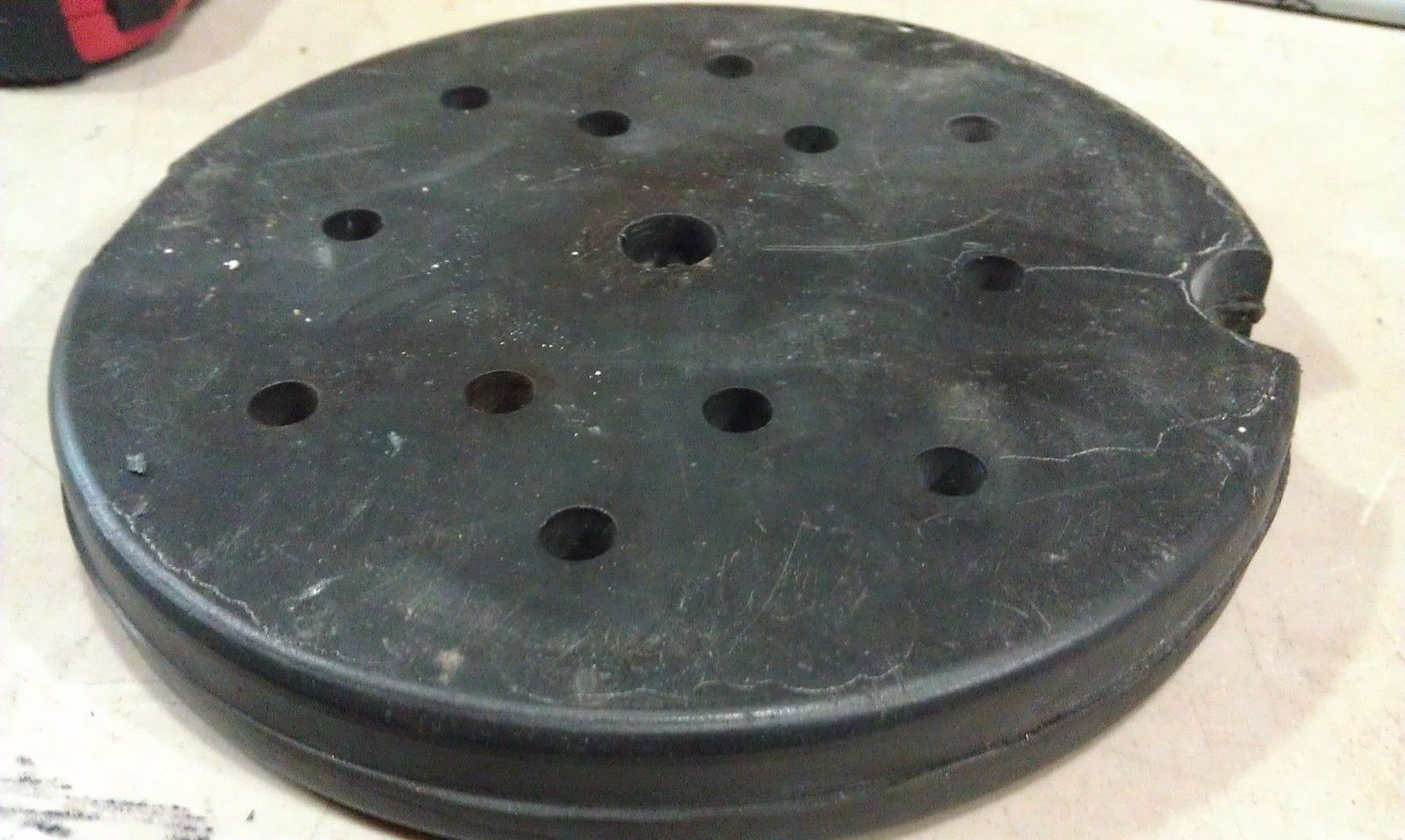 9U65 LAMP BASE WEIGHT, FILLED VINYL 71/2" DIAMETER, 11/8" THICK, 27