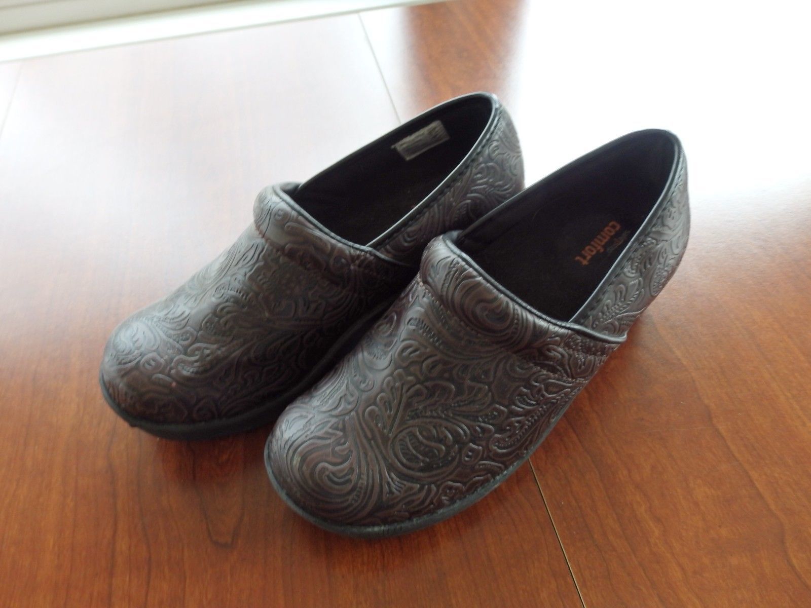 dansko evie shoe