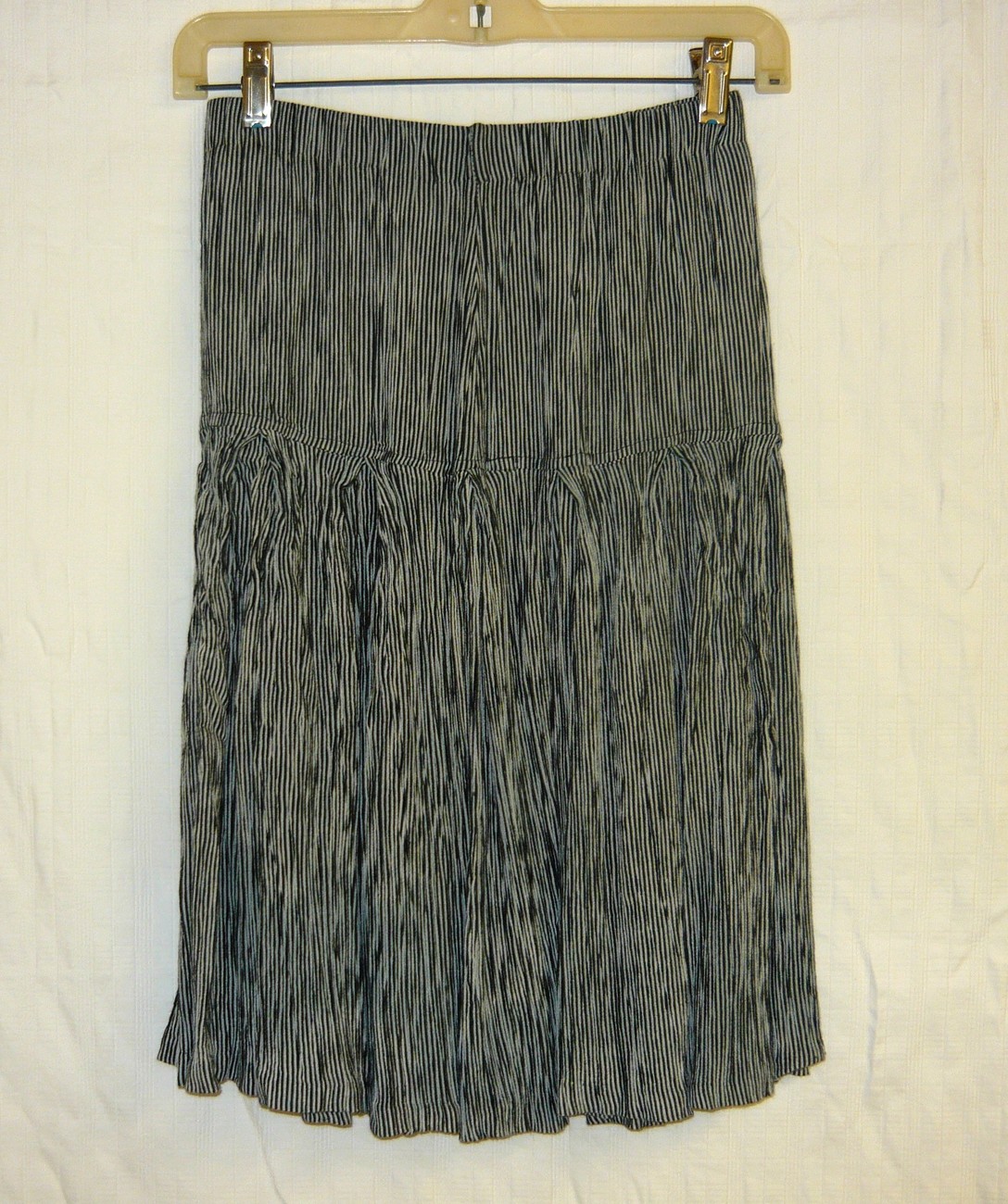 80's Cool Black White Stripe Rayon Crinkle Crepe Skirt Sz. Sm - Skirts