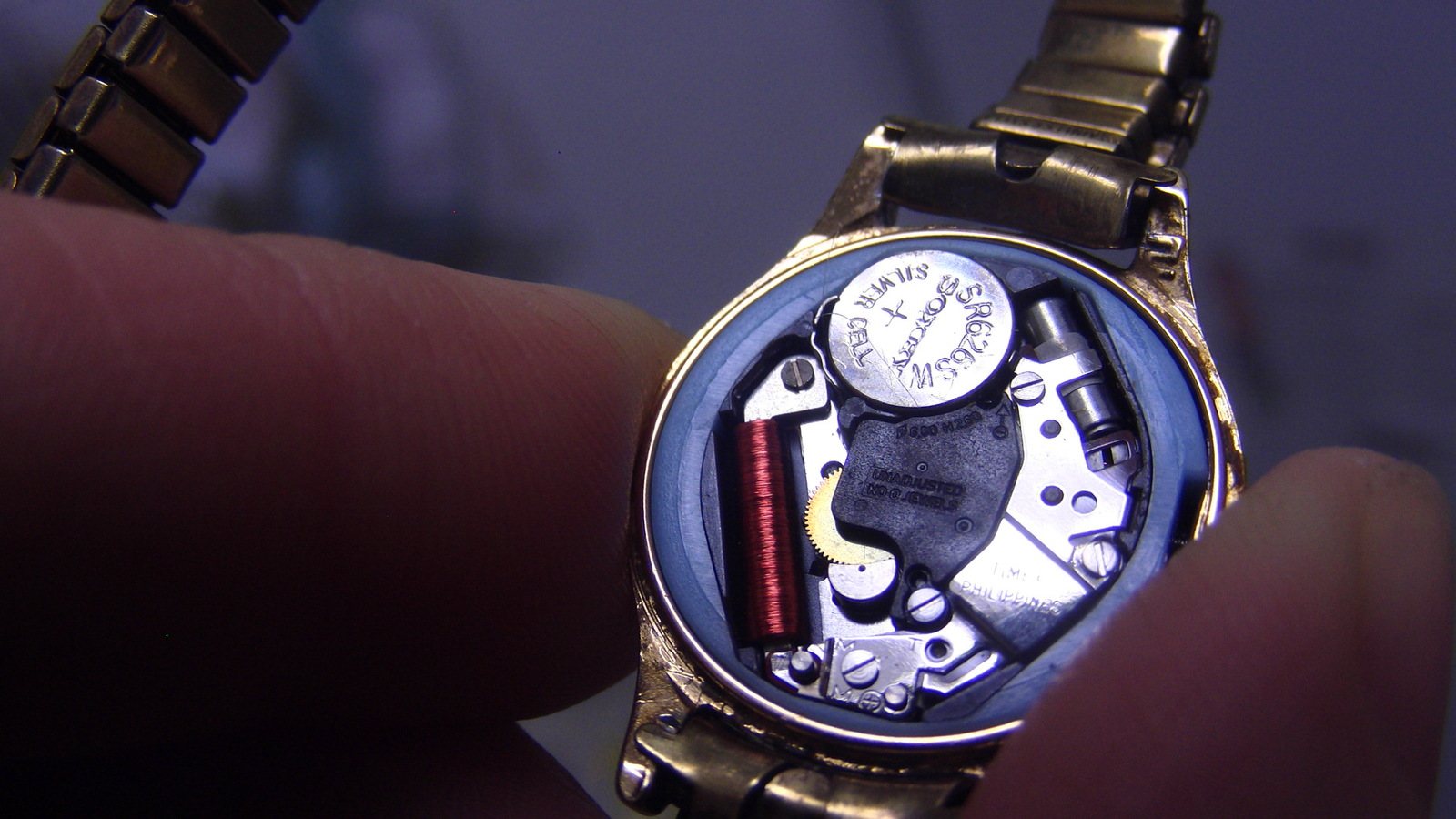 Vintage Timex Base Metal Bezel Stretch Band Women's Ladies Wristwatch