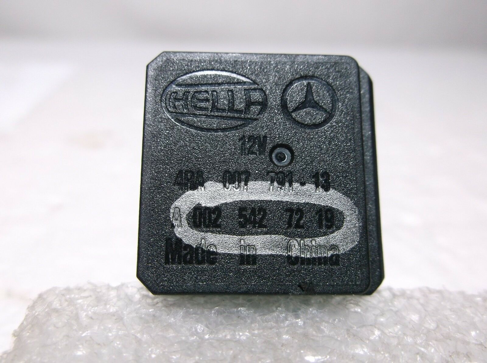 MERCEDESBENZ/ HELLA/ 12V/ MULTIPURPOSE 4 PRONG RELAY/ PART NUMBER 002