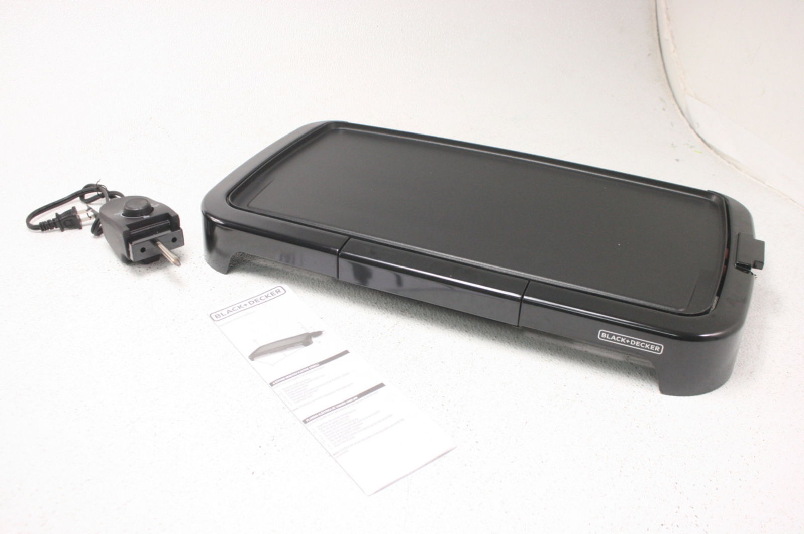 BLACK+DECKER Family Sized Electric Griddle With Drip Tray GD2011B Black