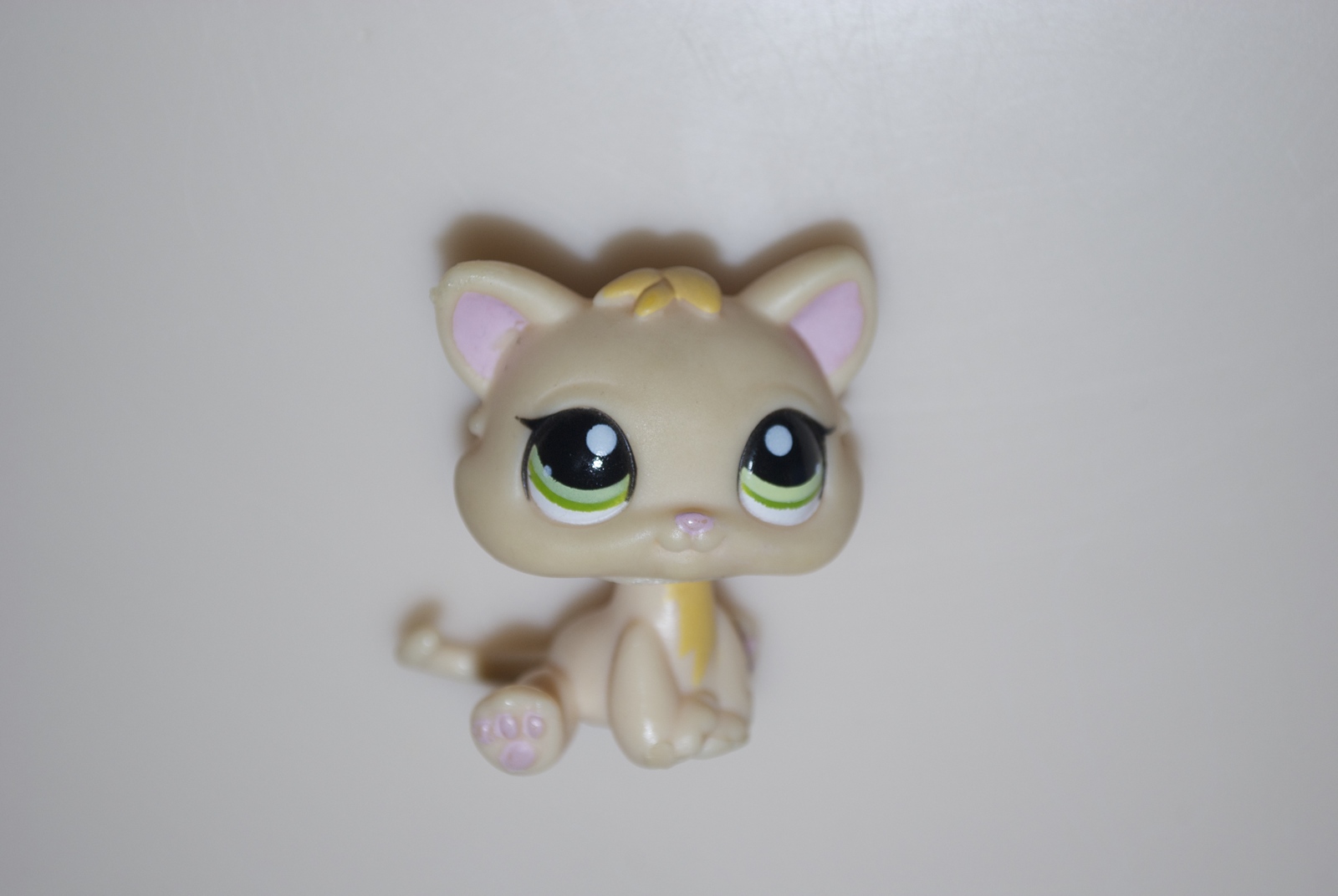Littlest Pet Shop 1128 Yellow Cream Baby Kitten Kitty Cat Green Eyes