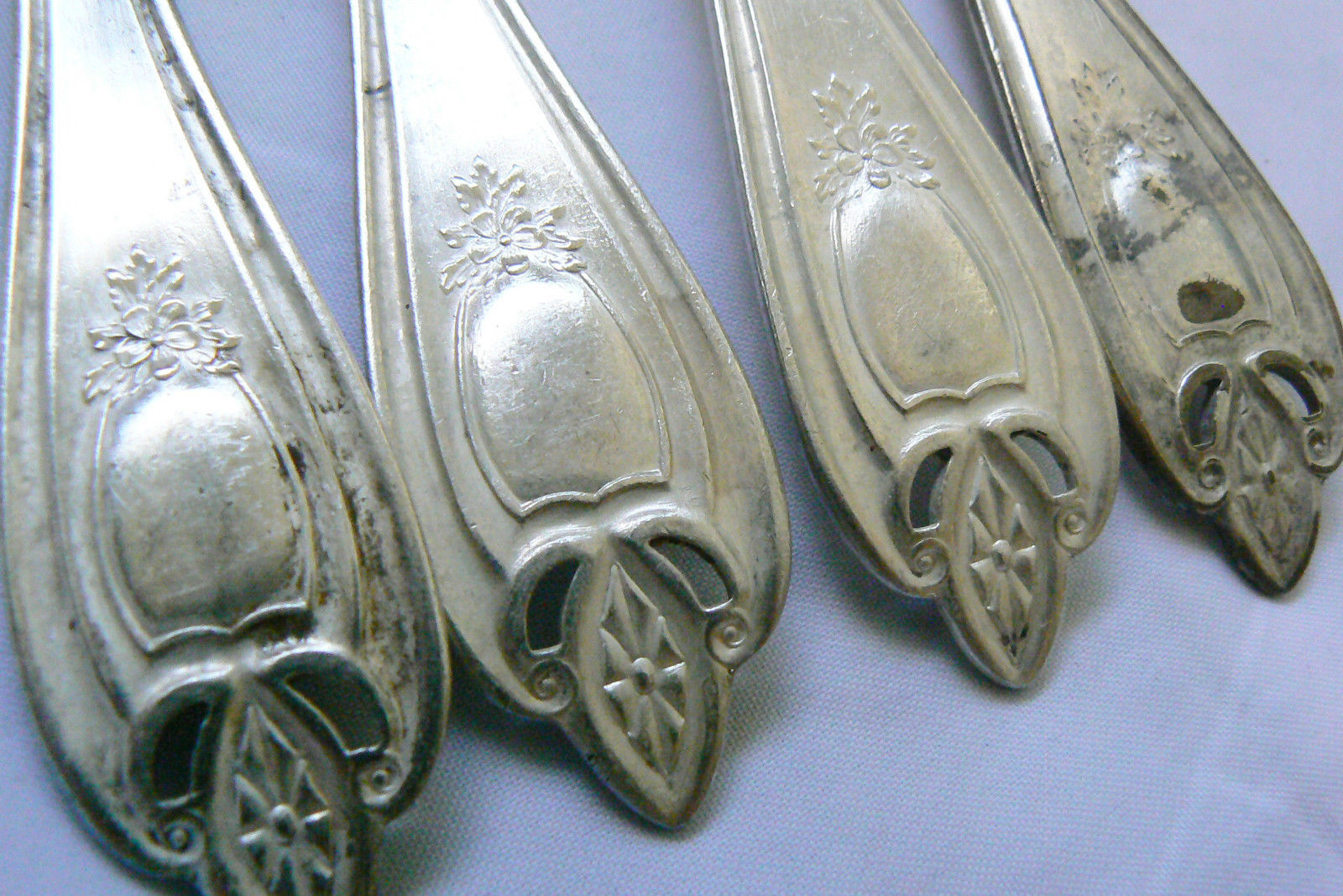 Rare set of 4 1847 Rogers Bros hallmark Old Colony Silver plate Dinner Forks Flatware & Silverware