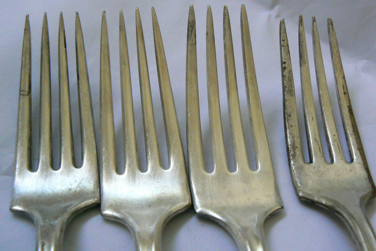 Rare set of 4 1847 Rogers Bros hallmark Old Colony Silver plate Dinner Forks Flatware & Silverware