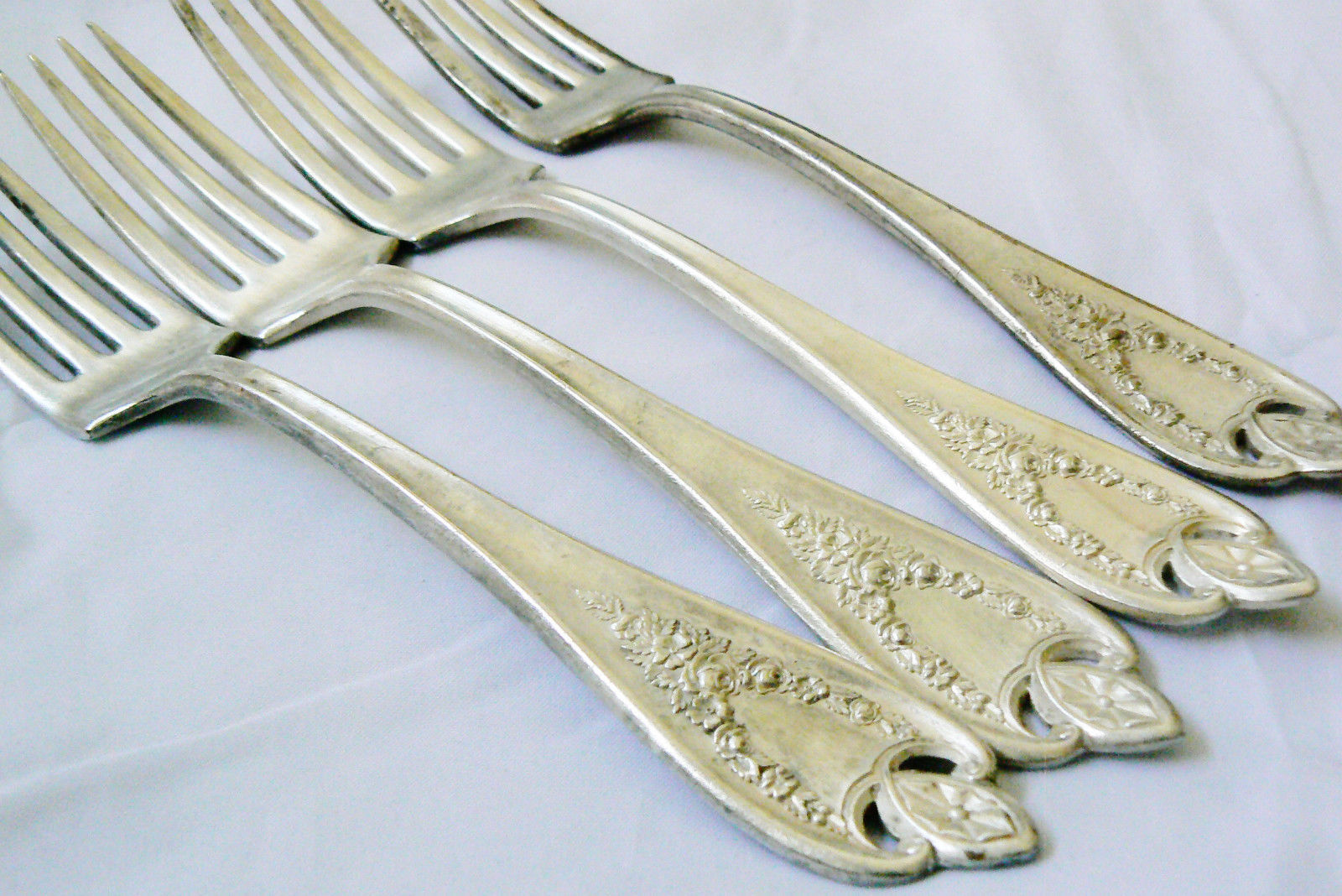 Rare set of 4 1847 Rogers Bros hallmark Old Colony Silver plate Dinner