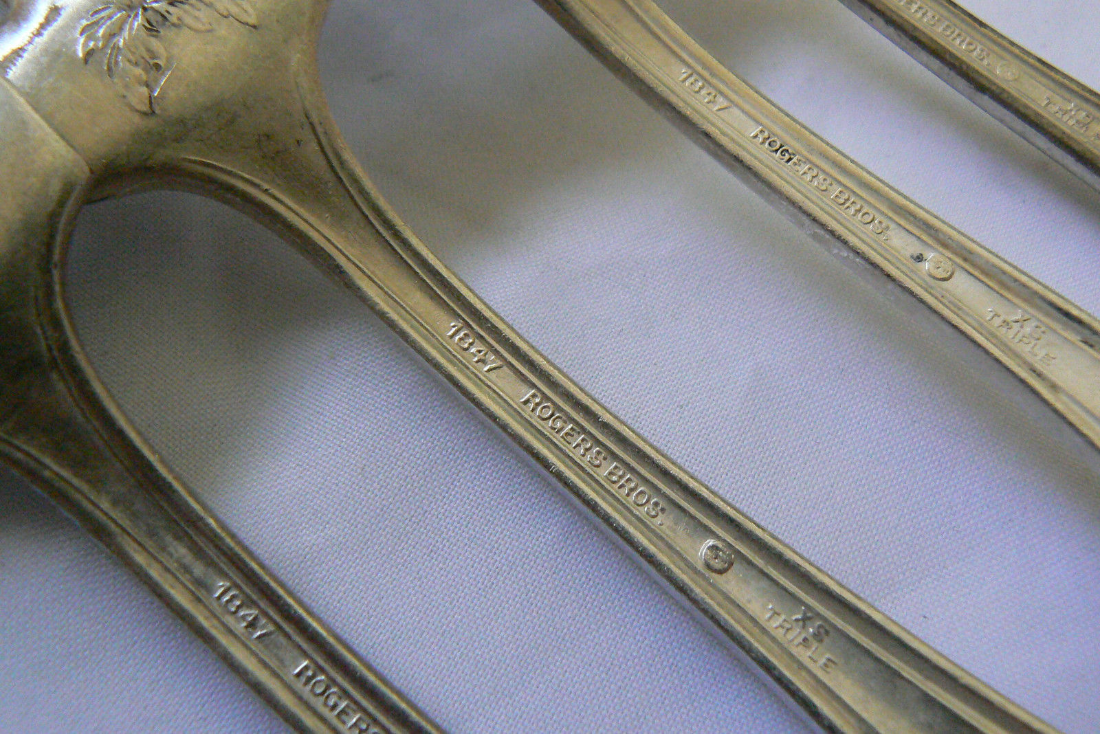 Rare set of 4 1847 Rogers Bros hallmark Old Colony Silver plate Dinner Forks Flatware & Silverware