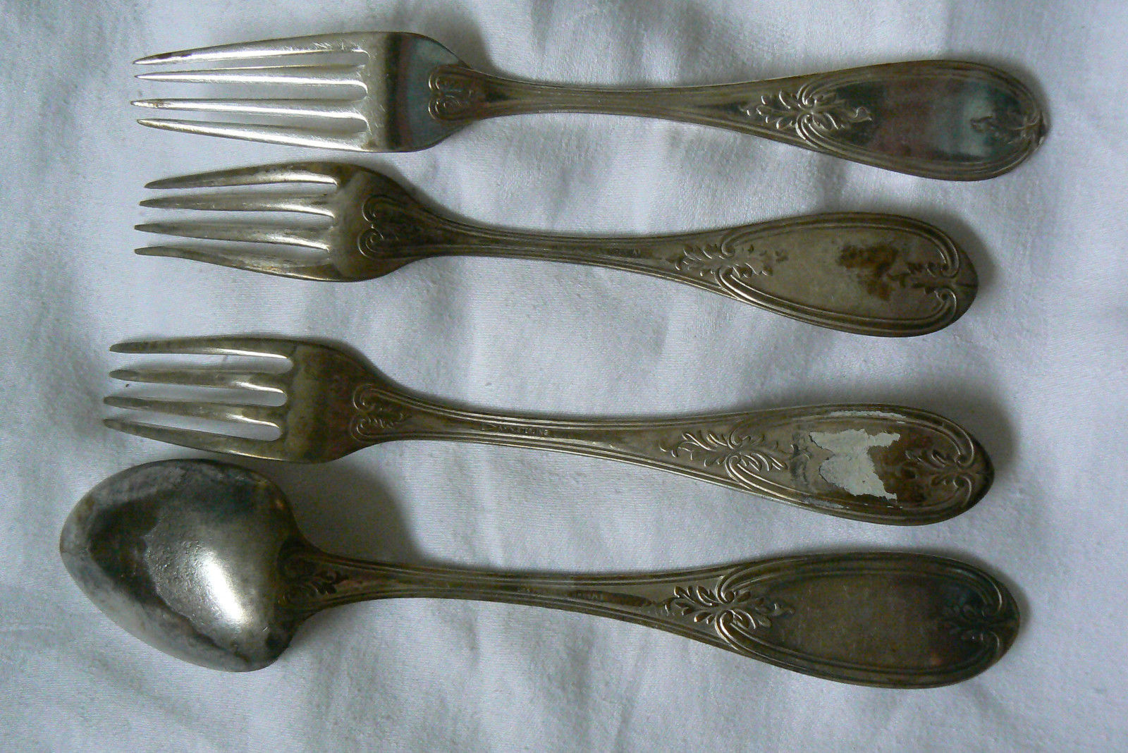 VTG set of 4 1847 Rogers Bros hallmark Silver plate Dinner Forks & Table Spoon Flatware
