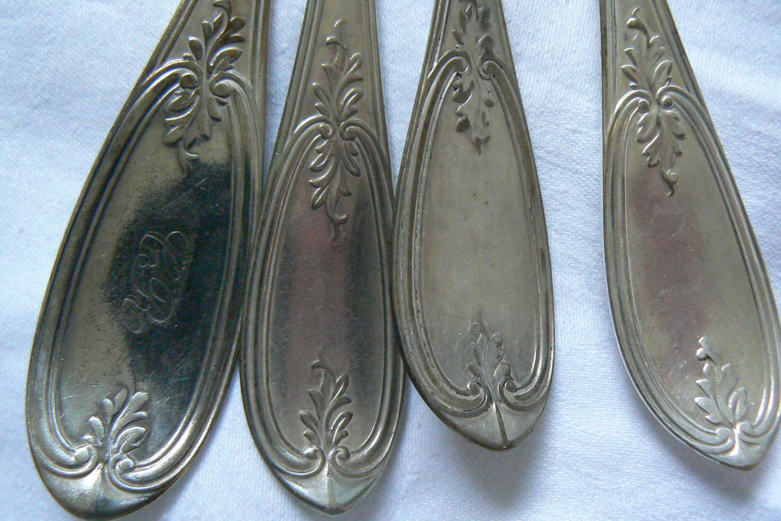 VTG set of 4 1847 Rogers Bros hallmark Silver plate Dinner Forks & Table Spoon Flatware