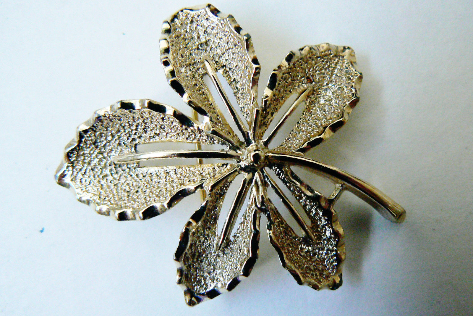 SARAH COV COVENTRY GOLD TONE METAL LEAF PIN BROOCH - Vintage & Antique ...