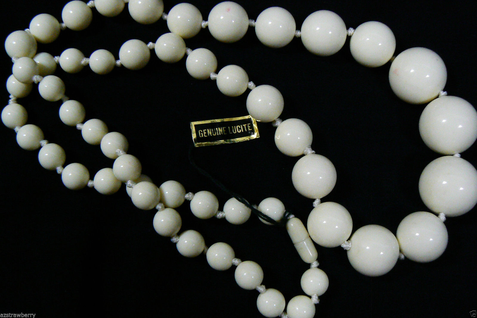 Fantastic Vintage Graduated Ivory color Lucite round Beads 30
