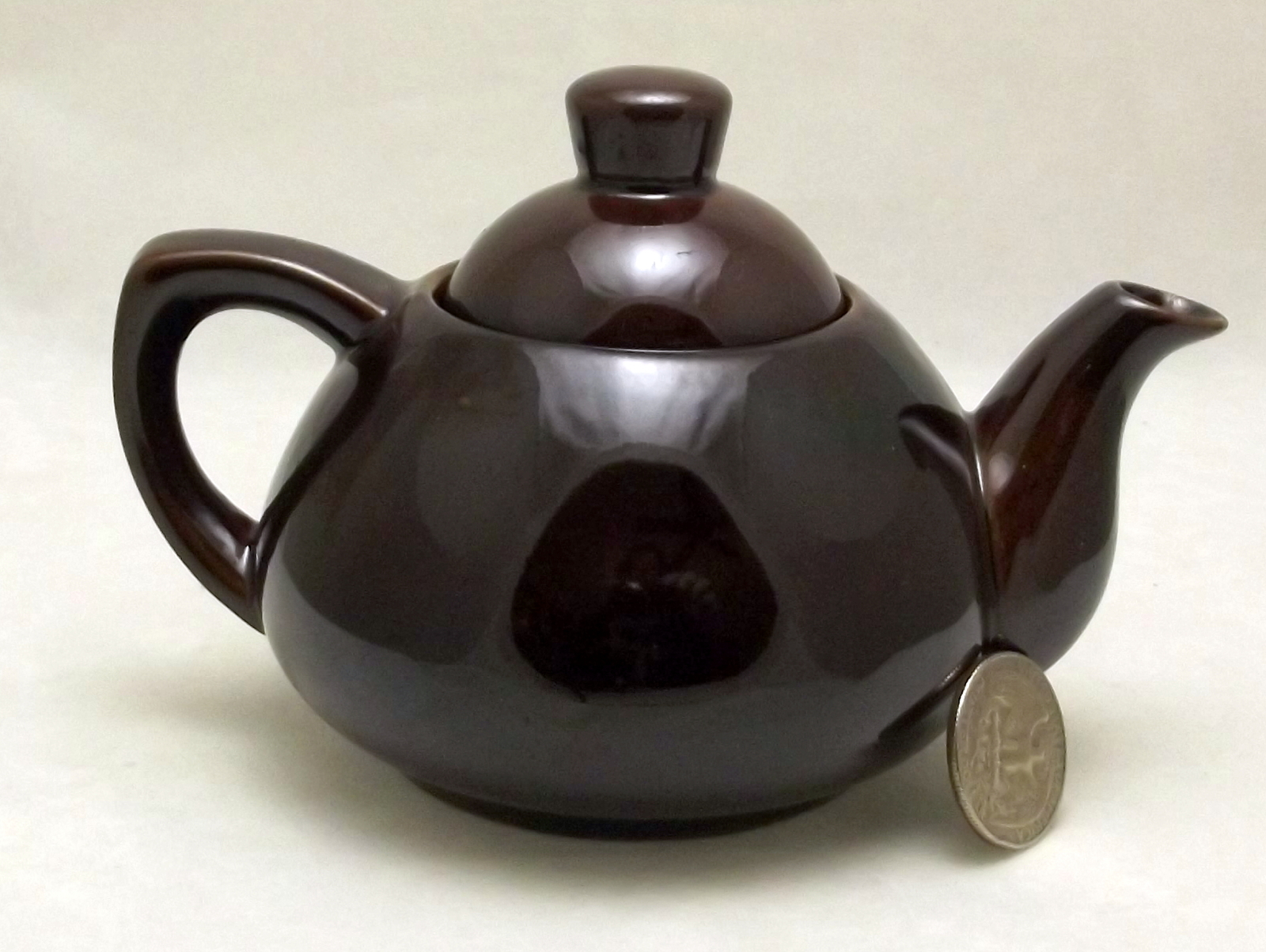 Epi Curio 112 Ming Tea Co individual brown mini teapot made in Japan
