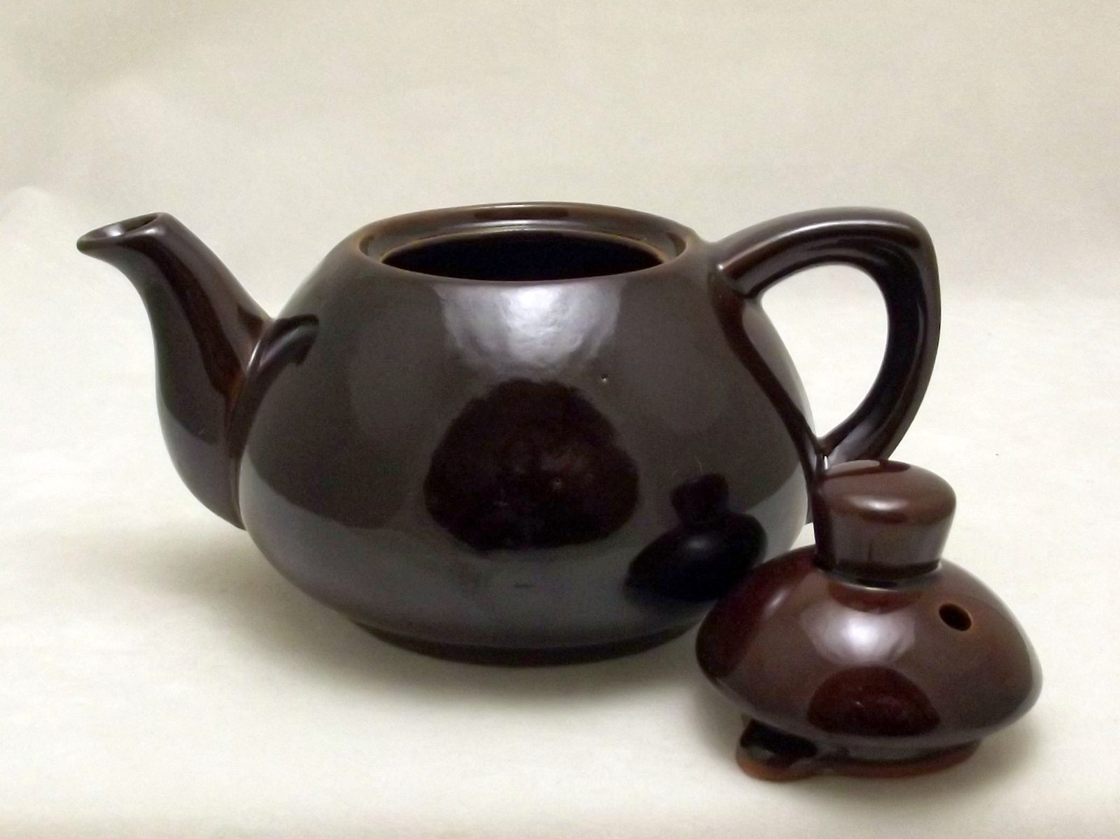 Epi Curio 112 Ming Tea Co individual brown mini teapot made in Japan