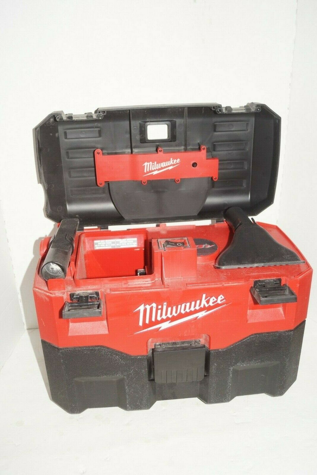 Milwaukee Vacuum Cleaner 088020 M18 Cordless Wet/Dry FOR PARTS NOT