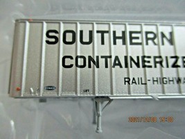 Trainworx Stock # 40435-08 to -09 Southern 40' Flexi-Van Trailer N-Scale image 2
