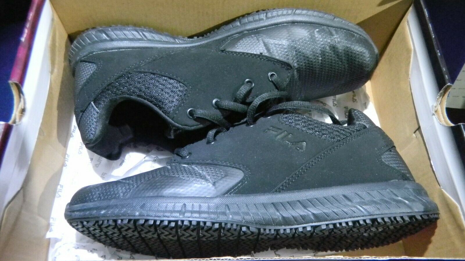 fila memory foam slip resistant shoes