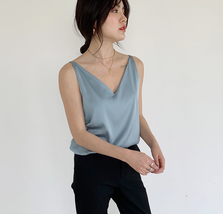Ladies Sleeveless Chiffon Top V-Neck Chiffon Tank Top Summer Casual Chiffon Top image 4
