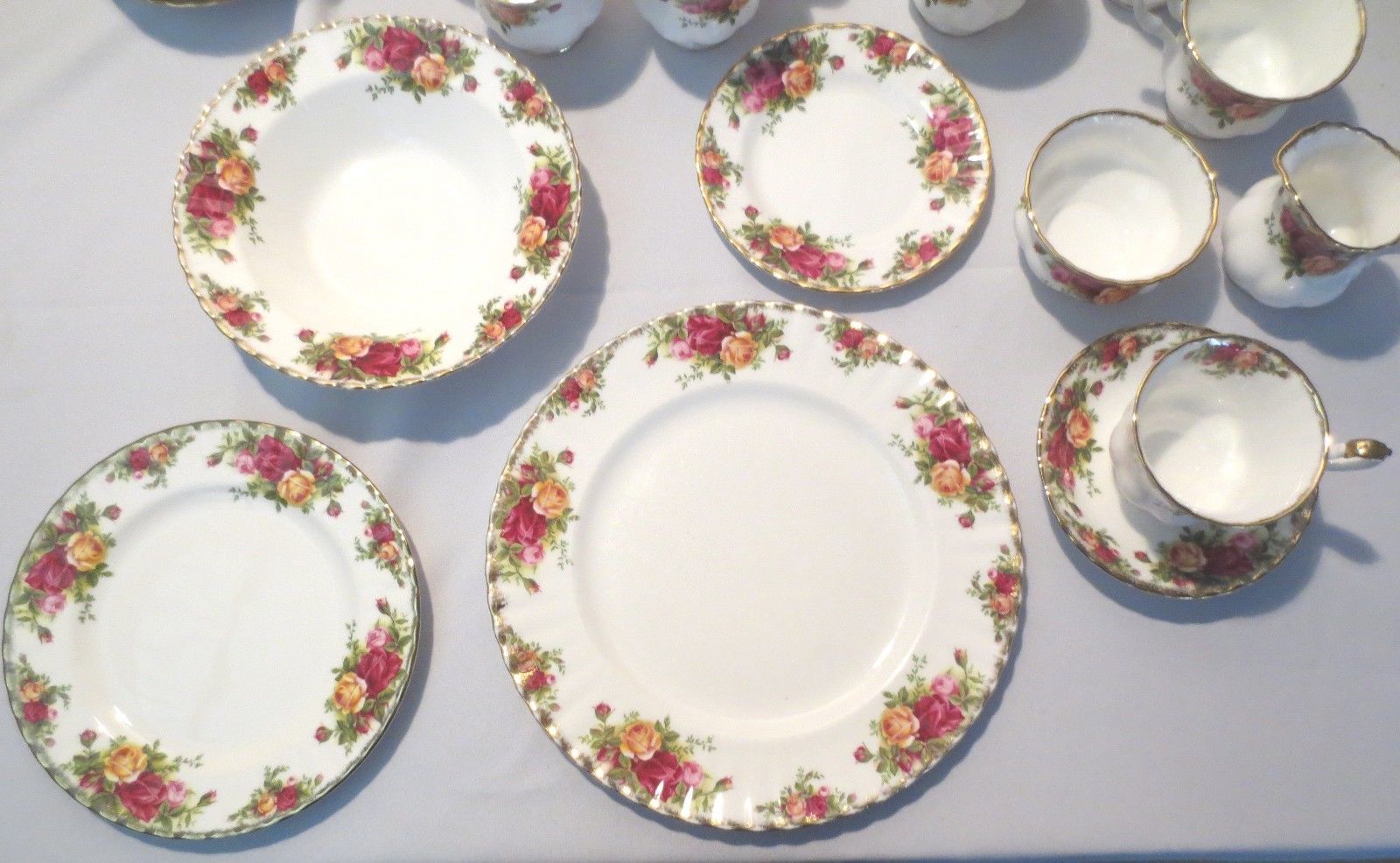 32 Pcs Royal Albert Old Country Roses 1962 And 50 Similar Items