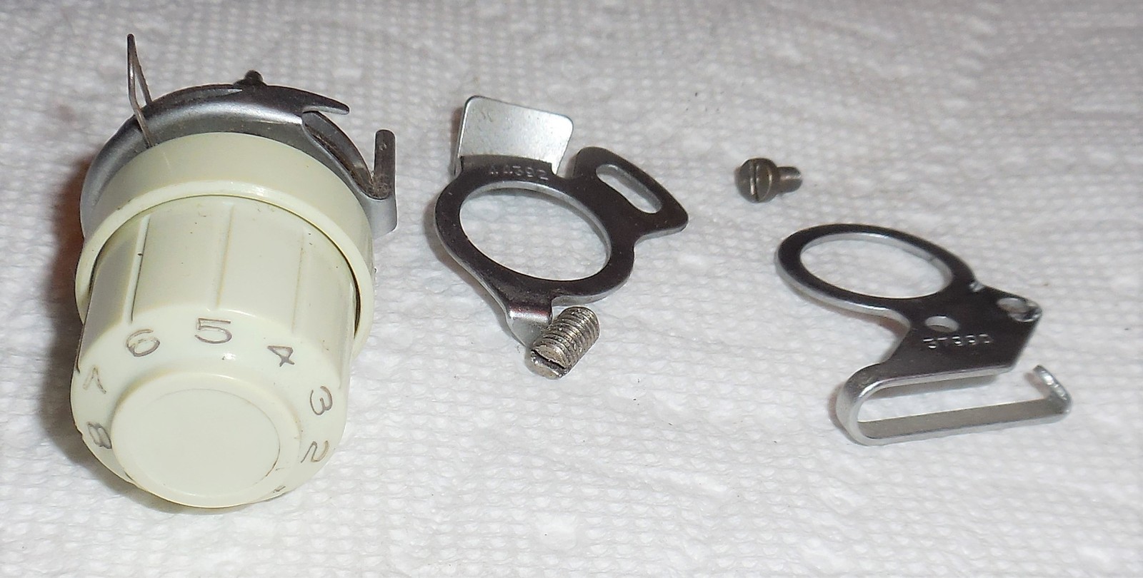 Singer 252 Fashion Mate Thread Tension Dial w/Set Screw & Thread Guides