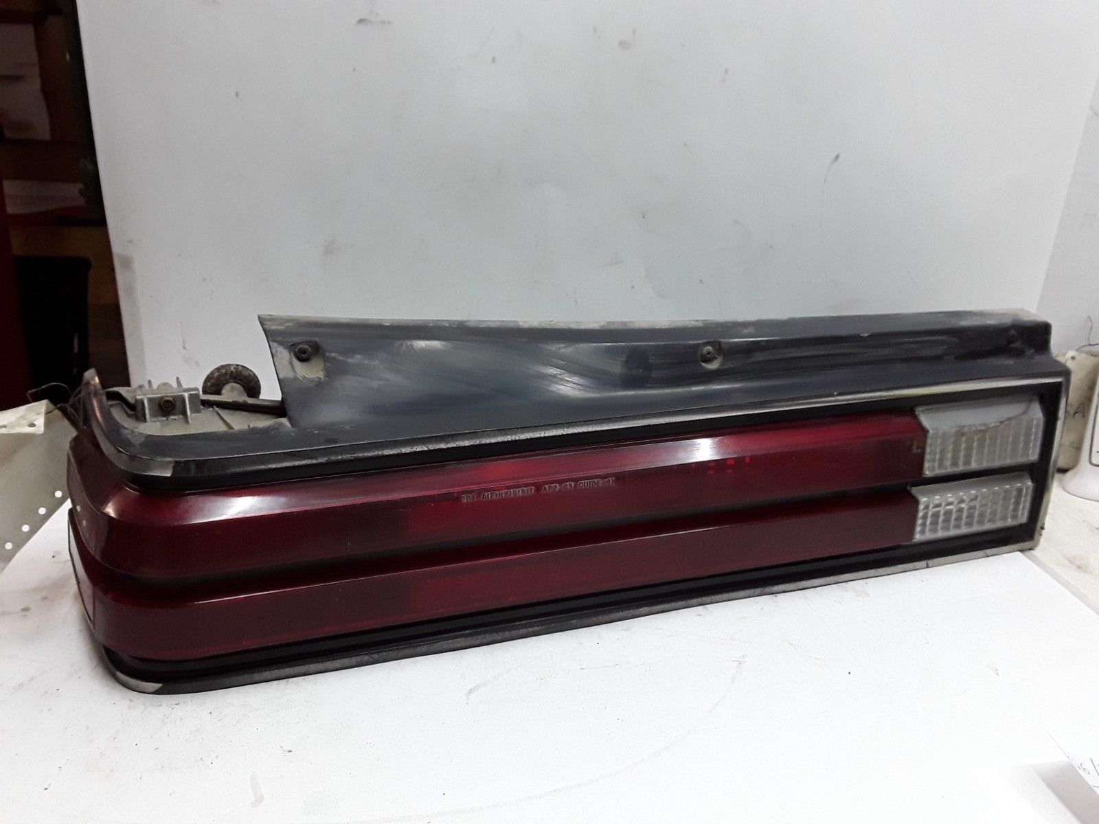 82 83 84 Buick Skylark Left Drivers Tail Light Excludes T Type Oem