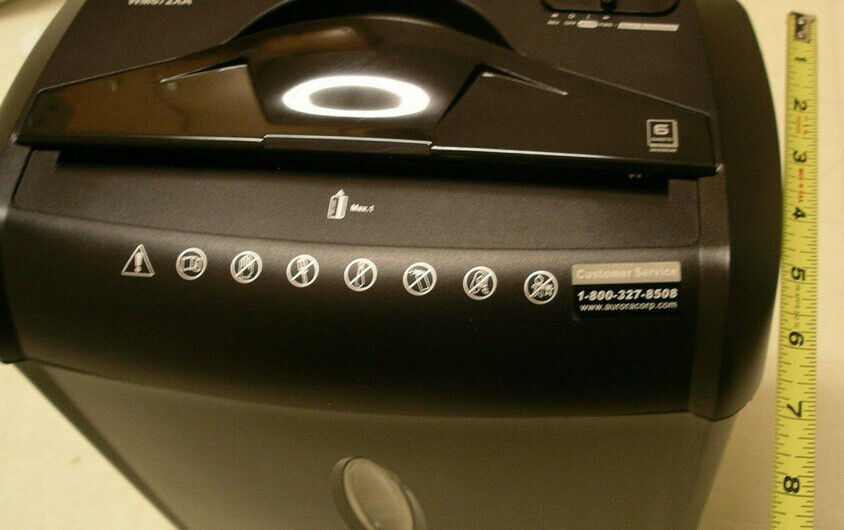 PEN + GEAR WM672XA 6 sheet strip paper shredder USED and working