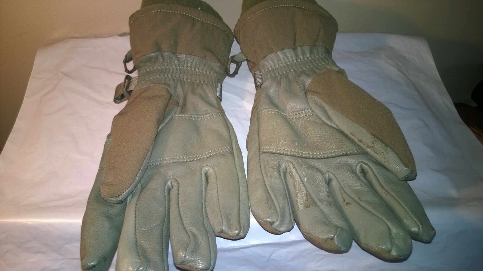 US Military Intermediate Cold Weather Gloves Green Medium Other