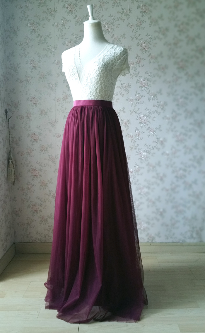 burgundy tulle skirt outfit