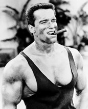 Arnold Schwarzenegger Commando In Vest B&amp;W 16x20 Canvas Giclee - $69.99