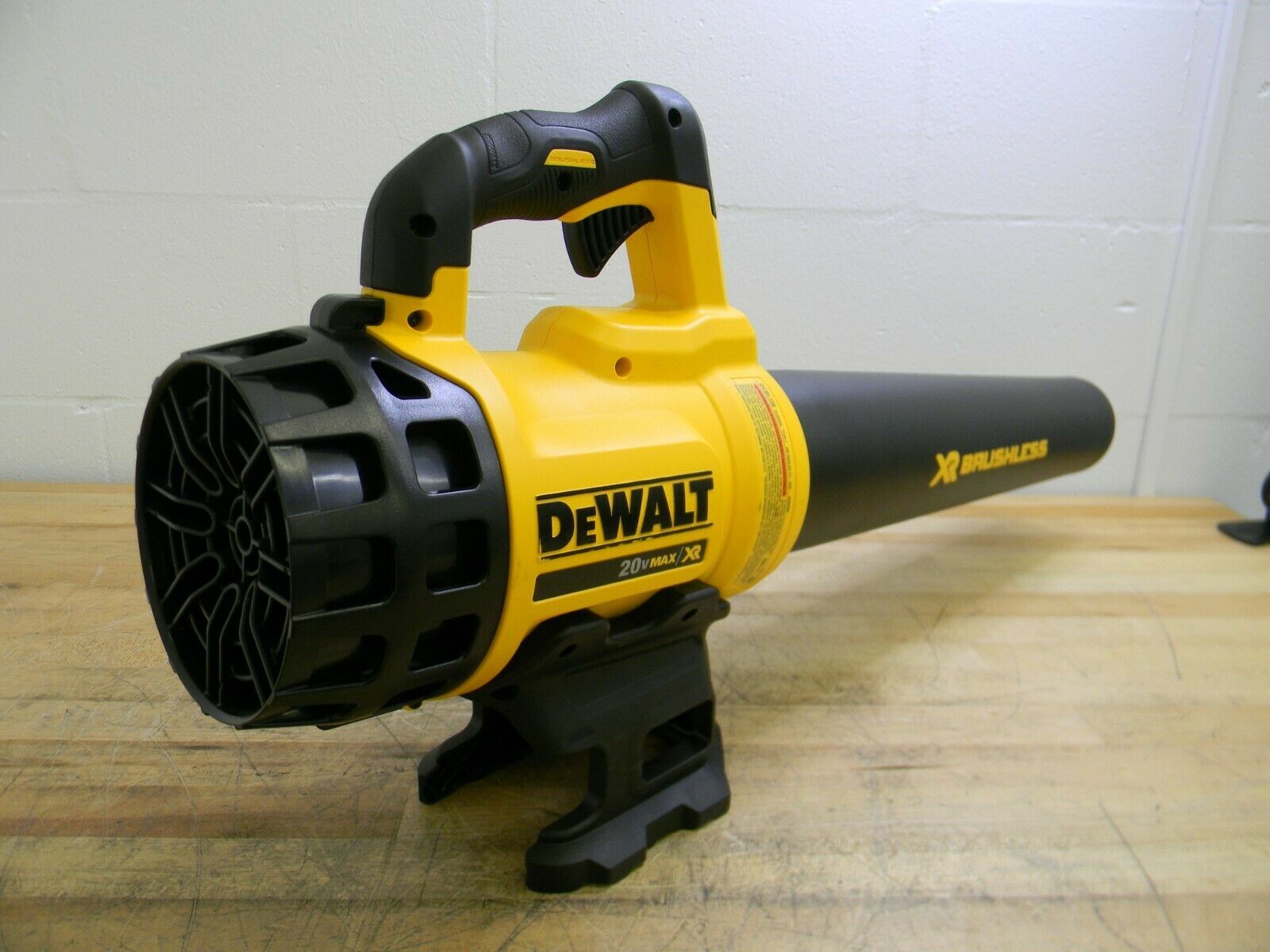 Dewalt 20V MAX Cordless Handheld Leaf Blower 400 CFM DCBL720B Bare Tool Dewalt 20V MAX Cordless Handheld Leaf Blower 400 CFM DCBL720B Bare Tool