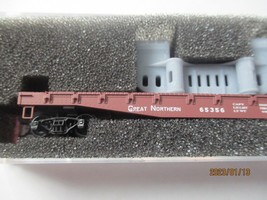 Micro-Trains # 04500640 Great Northern 50' Flat Car with Load. N-Scale image 2