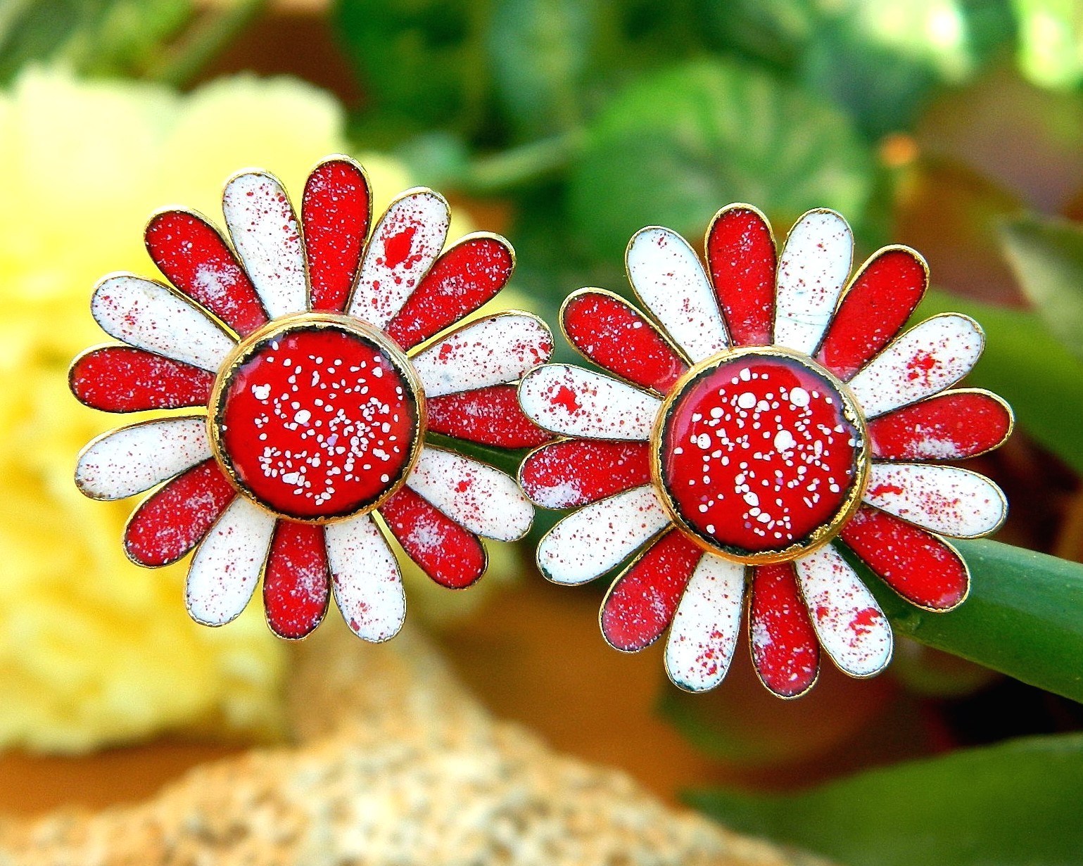 Primary image for Vintage Metal Earrings Enamel Daisy Flower Red White Speckles Clip-Ons