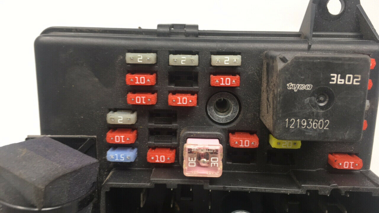 20072007 Pontiac G6 Fusebox Fuse Box Relay Module 15940999 24132