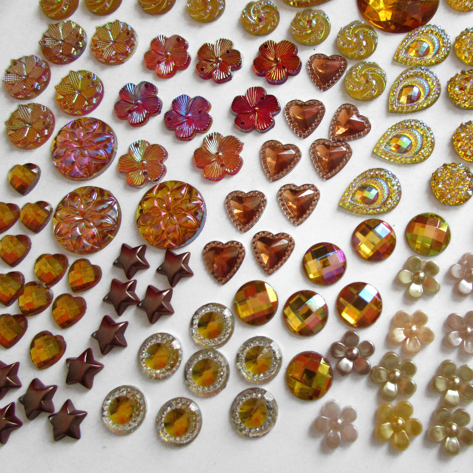 400 Pcs of Assorted Amber Pearl Finish, Irridescent Flat Back Tear Drop Beads...