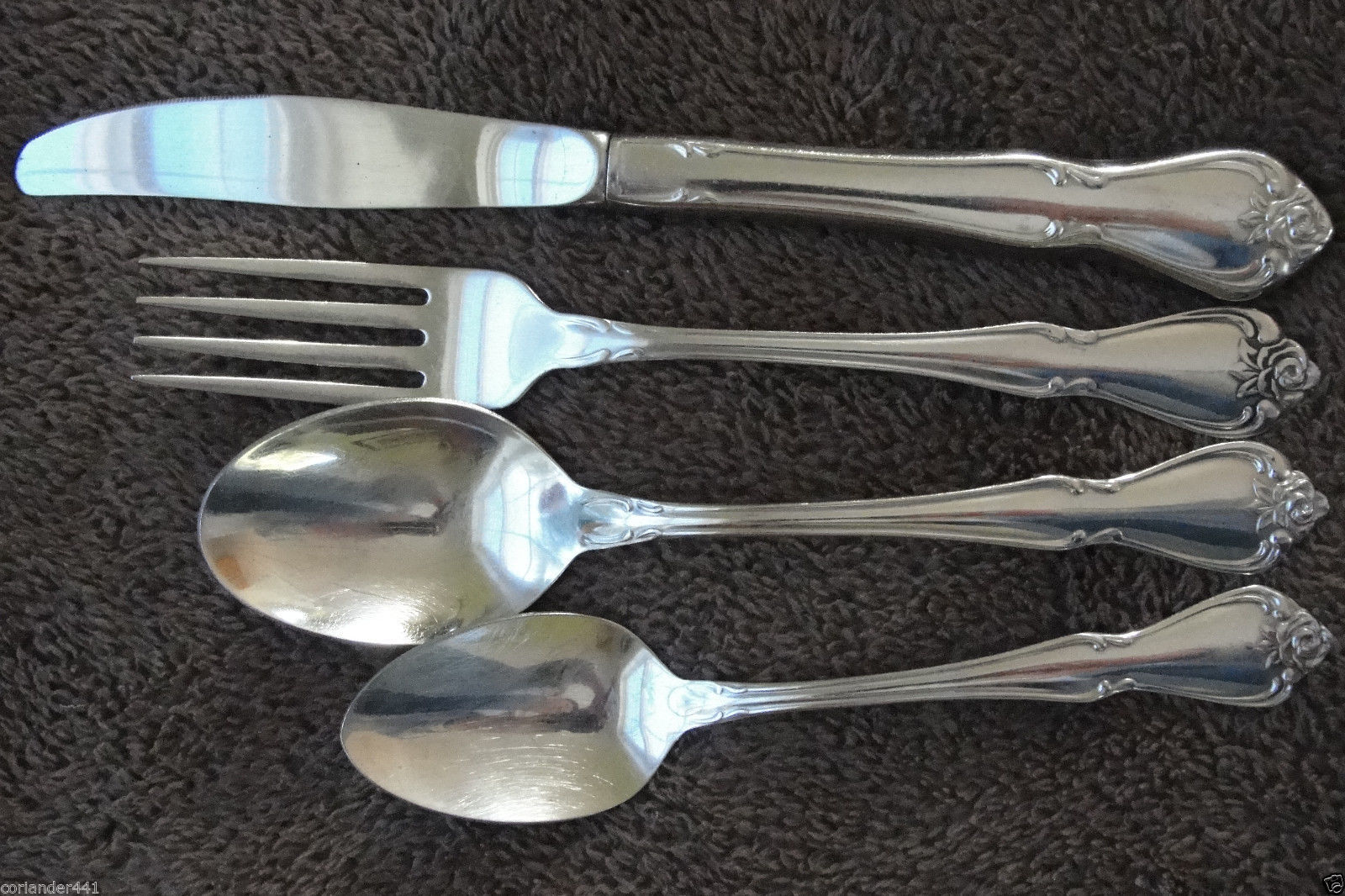 32 pieces Oneida Arbor Rose/True Rose Stainless Flatware Flatware