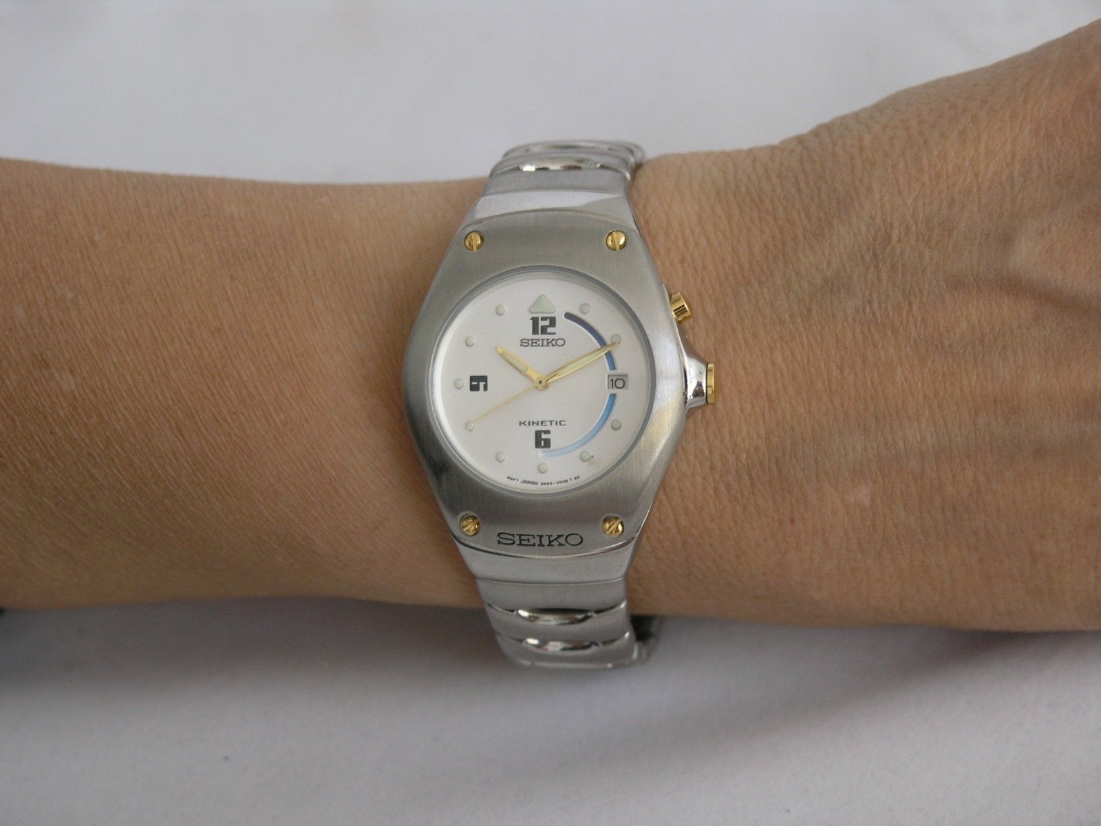 seiko kinetic watch womens