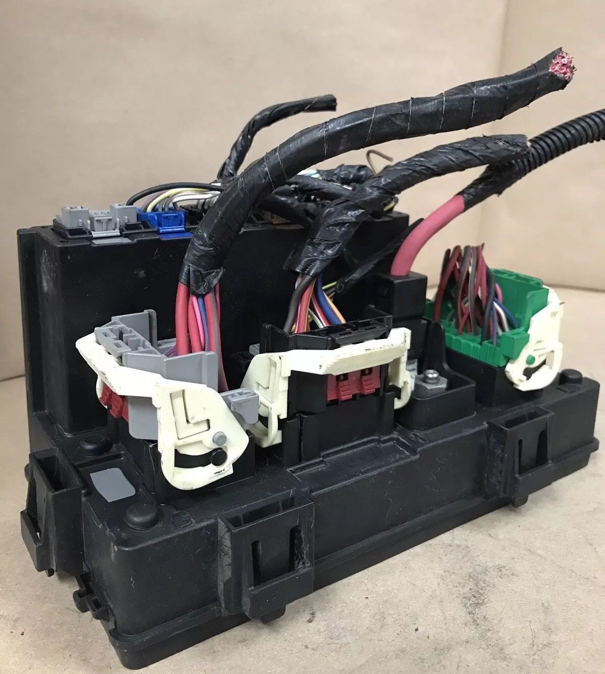 Integrated Power Relay Fuse Box 2008 2009 Dodge Avenger P6804352AA