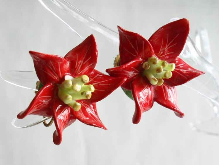 Primary image for Porcelain Poinsettia Gold-tone Screw-on Christmas Earrings 1950s vintage 1 1/4"