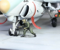 USAF Ground Support Crew in Chemical warfare gear 1:72 Pro Built Model #11 - $14.83