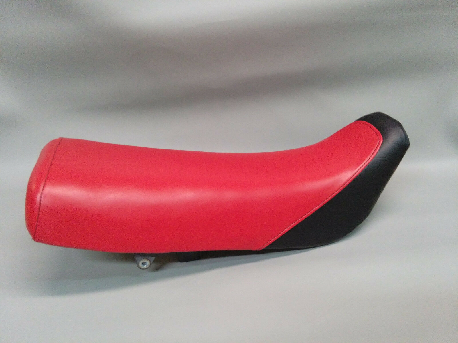 HONDA XR100R Seat Cover 19851999 XR100 2tone red & black (front) Seats