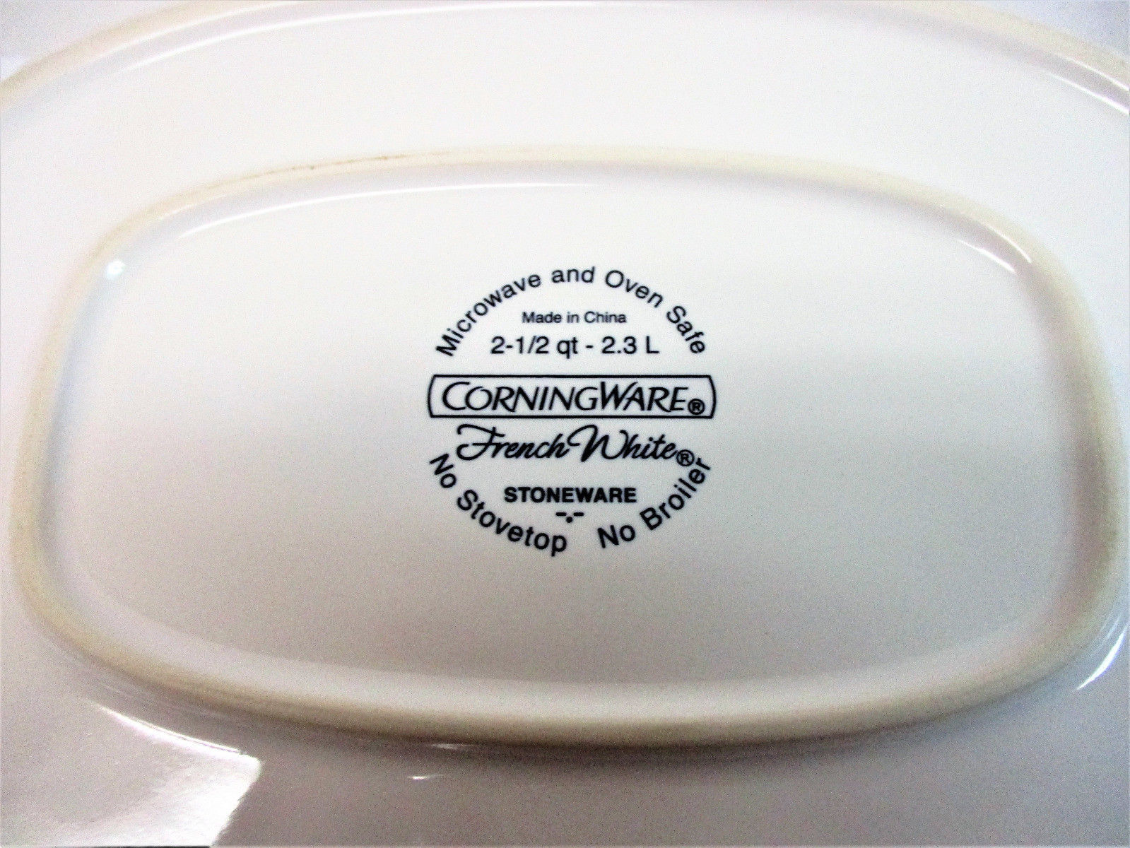 CorningWare French White 2 1/2 Qt 2.3 L Microwave / Oven Safe