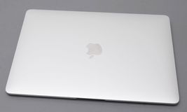 Apple MacBook Air A1932 13.3" Core i5-8210y 1.6GHz 8GB 128GB SSD MVFH2LL/A image 4