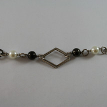 .925 SILVER RHODIUM BURNISHED NECKLACE WITH SYNTHETIC WHITE PEARLS AND RHOMBUS image 2