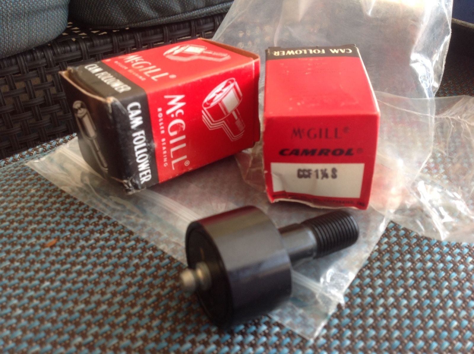 McGill CCFH 1 1//4 SB CCFH1 1//4 SB CAMROL® Standard Stud Cam Follower