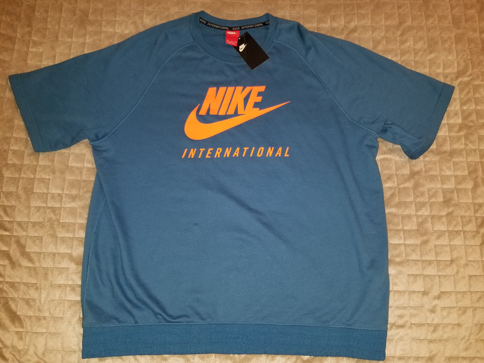 nike international sweater