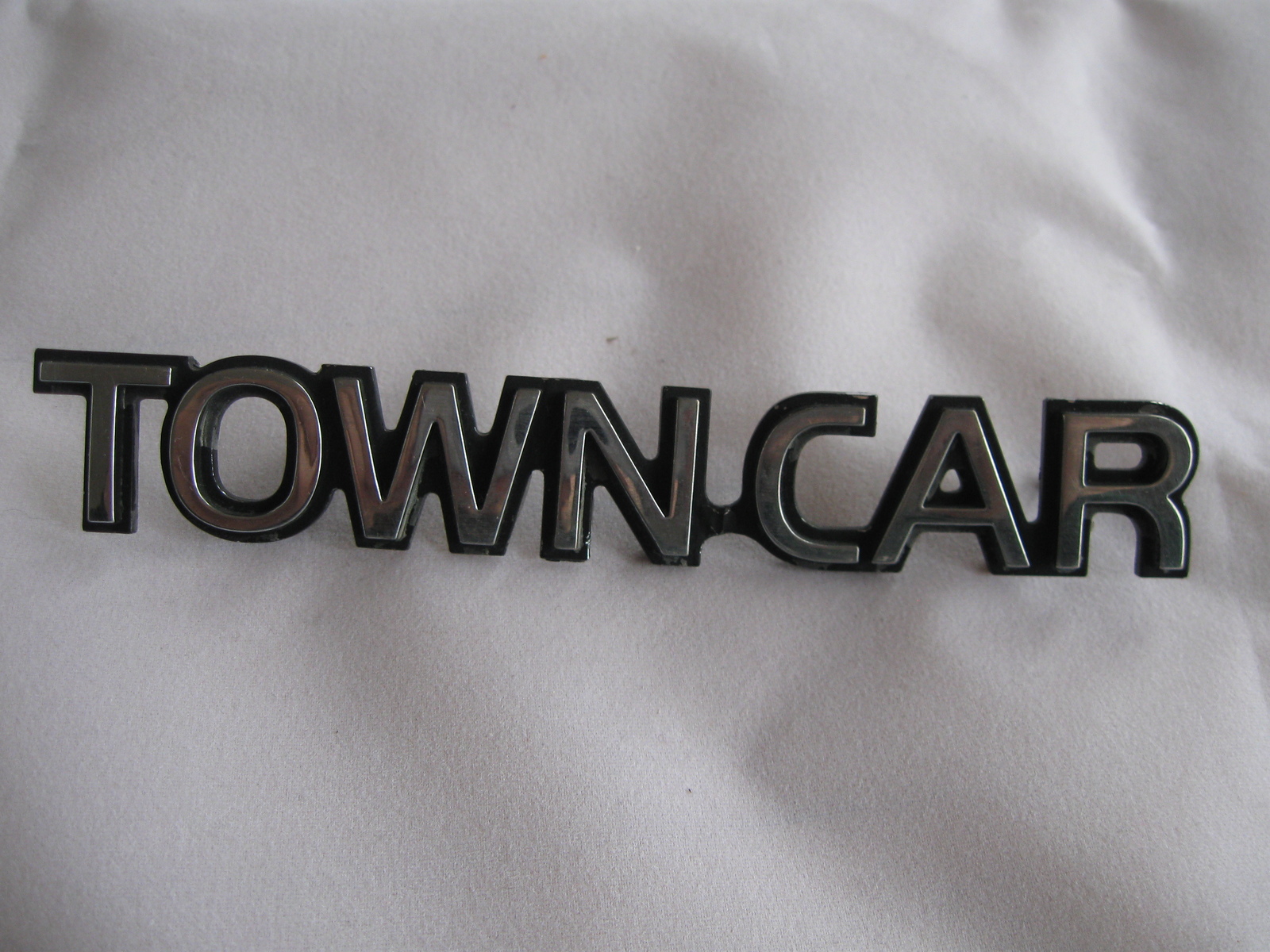 Chrome Plastic 19901996 Lincoln Town Car Emblem With Pins Motorcycle