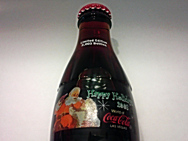 Coca Cola Limited Edition 2003 Happy Holiday World Of Las Vegas Coke