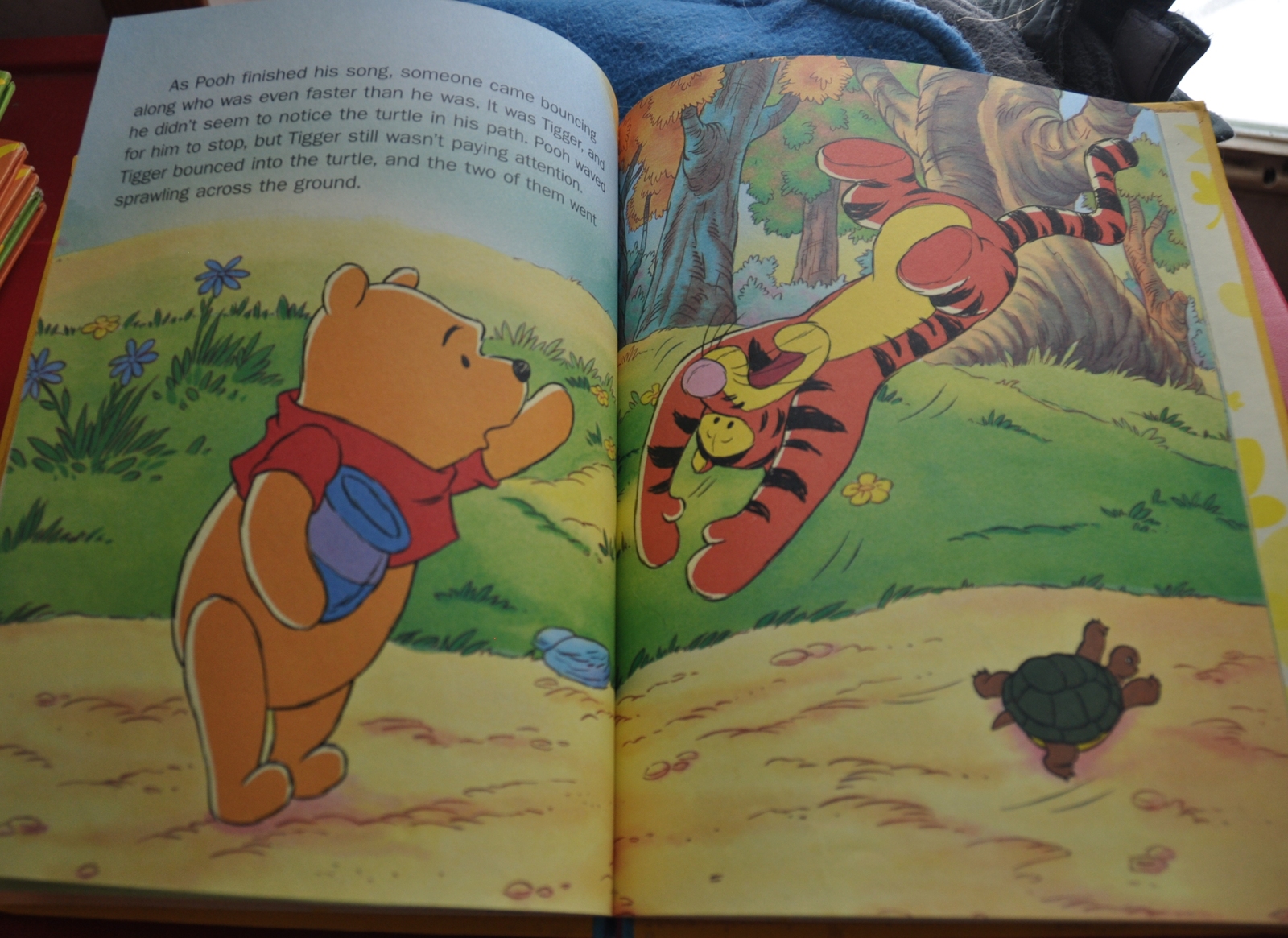 Винни пух читать. Winnie the Pooh книга. Winnie the Pooh книга на английском. Обложка книги Винни пух. Английский для детей Винни пух книга.