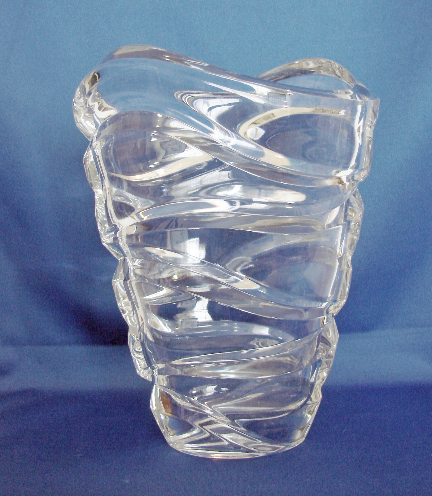 LENOX Ovations Collection "TIDES" CRYSTAL VASE, 8.75" Tall, Fine Lead