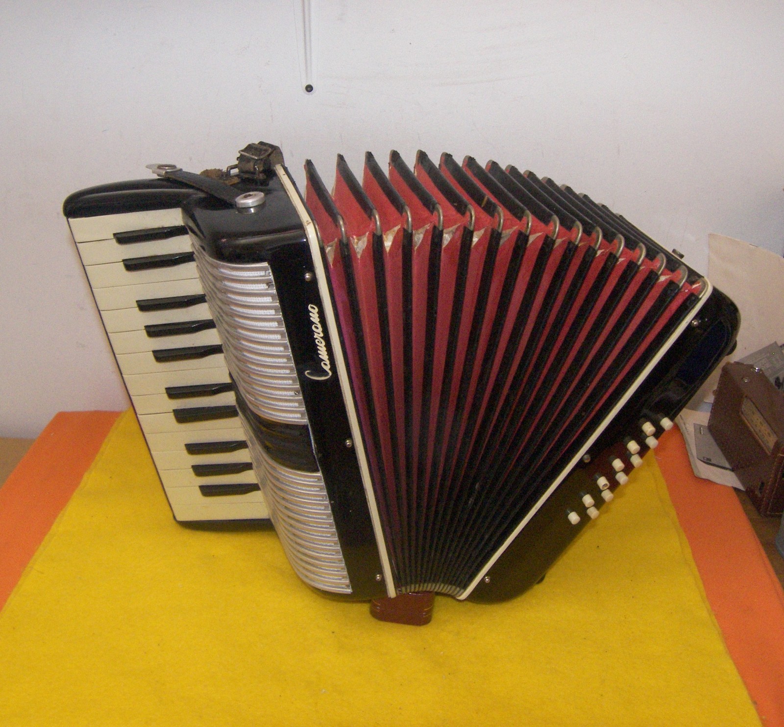 12 Bass Camerano Accordion / Accordian Other Vintage Woodwind