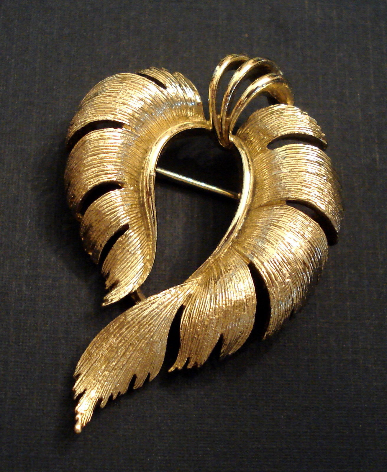 VINTAGE LISNER Designer Estate BROOCH PIN Textured Gold Abstract Modern